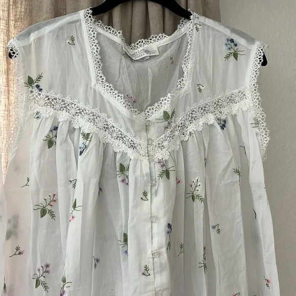 Queen Anne’s Lace by Eileen West Floral Embroidered Whimsical Garden Night Dress Pajamas